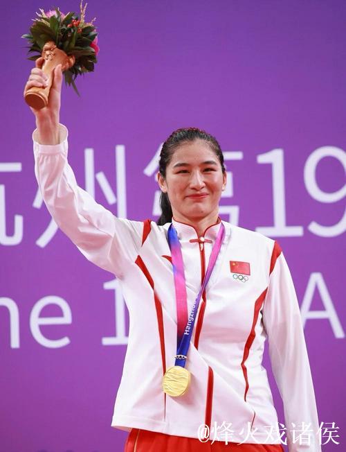 全运会拳击赛：奥运冠军李倩顺利挺进八强