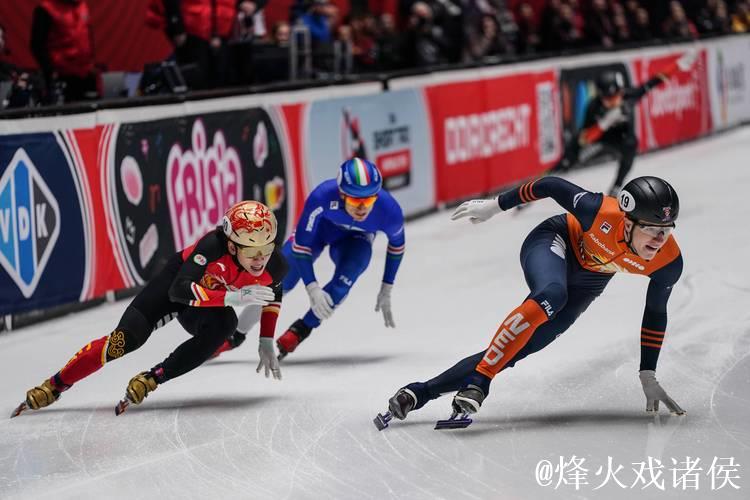 中国队顺利晋级短道速滑世巡赛男子5000米接力半决赛