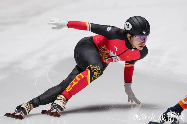 中国队顺利晋级短道速滑世巡赛男子5000米接力半决赛